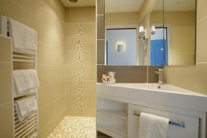 Corintel Bordeaux East Hotel - Hotel Overview and Location