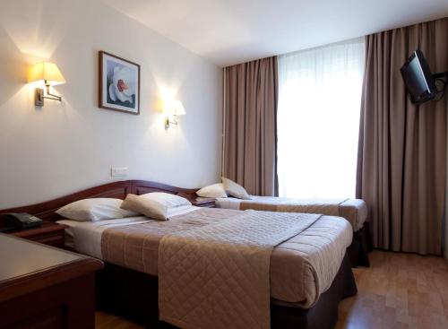 Cosmotel Hotel - Guest Reviews and Ratings