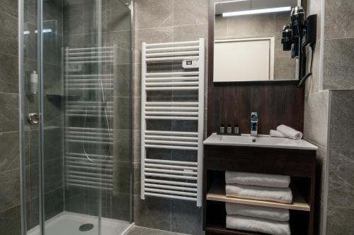 Cottages of France CDG - Location and Accessibility