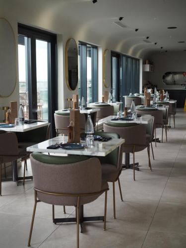 Courtyard by Marriott London Heathrow Airport - Hotel Overview