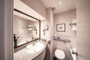 Crowne Plaza London - Gatwick Airport, an IHG Hotel - Location and Accessibility