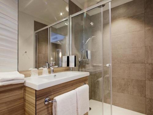 Dali Hotel Perpignan - Restaurant - Location and Surroundings