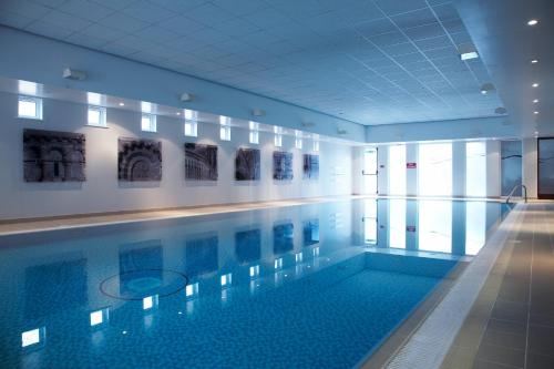 De Vere Horsley Estate - Overview and Location