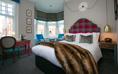 Dog and Fox - Hotel Location and Accessibility