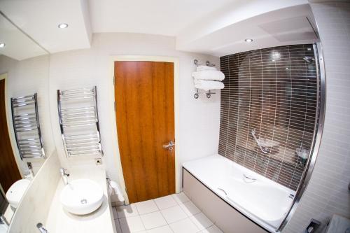 Drayton Manor Hotel - Hotel Overview