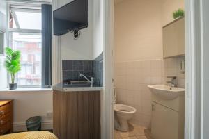 Driftwood Rooms - Hotel Overview and Location