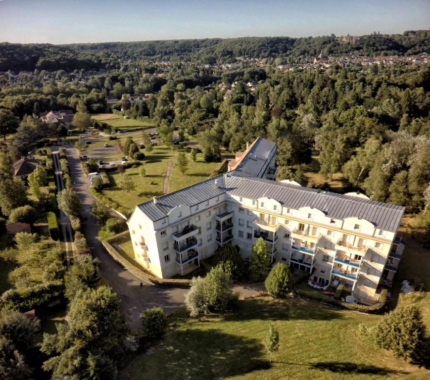 Ducs De Chevreuse Residence Hotel With Accommodation, Meals & Breakfast, Seminar, Office & Parking - Hotel Overview and Location