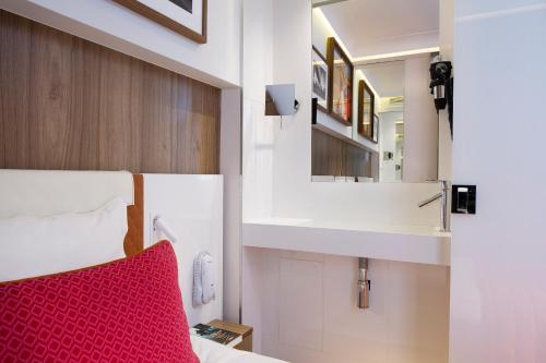 Eiffel Turenne Hotel - About the Hotel