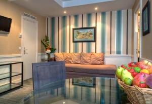 Elysees Apartments - Location and Accessibility