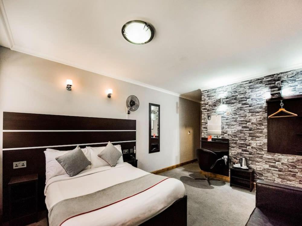 Epsilon Hotel - Hotel Overview and Location