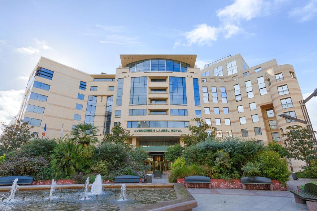 Evergreen Laurel Hotel - Location and Accessibility