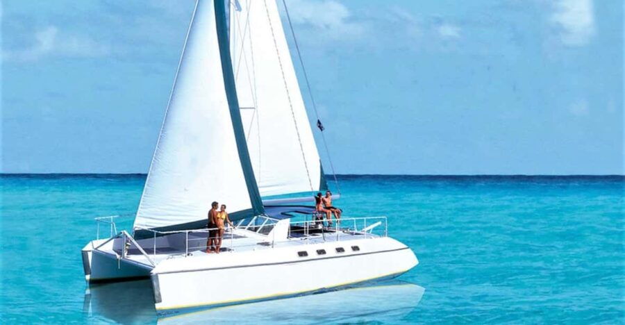 Exclusive Sailing to Isla Mujeres. Top Tour !