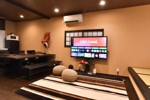 F, C, (H/F) 5 3 5 Wave Speed · Pole Shelter - Accommodation Details