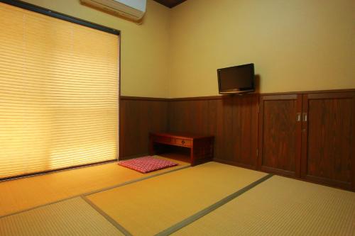 Family Ryokan Kawakyu With Showa Retro, Private Hot Spring - Overview of Family Ryokan Kawakyu