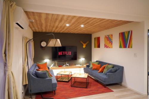 Former God Gusto Hous - Guest Services