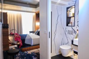 Four-Star Paris Hotel Review - Room Features