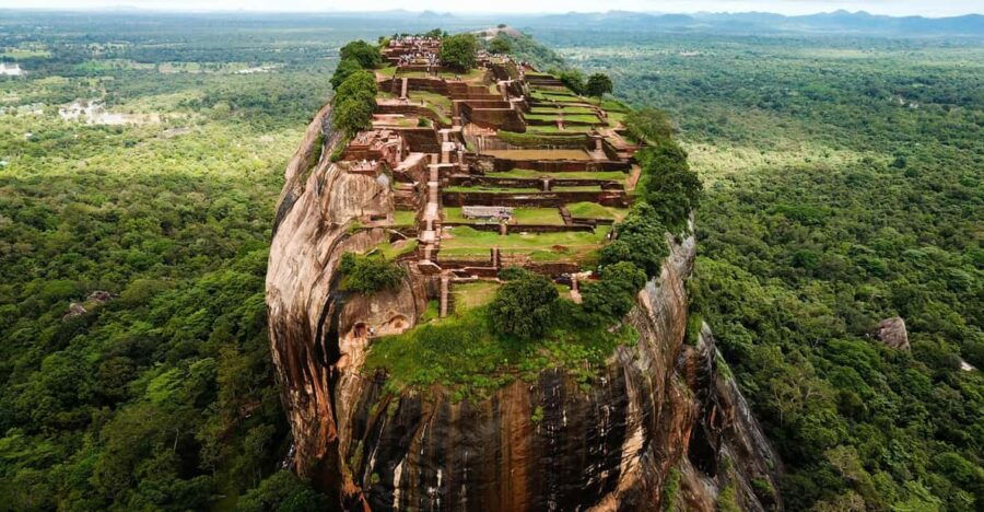 From Colombo: 2-Day Cultural Triangle Tour With Sigiriya