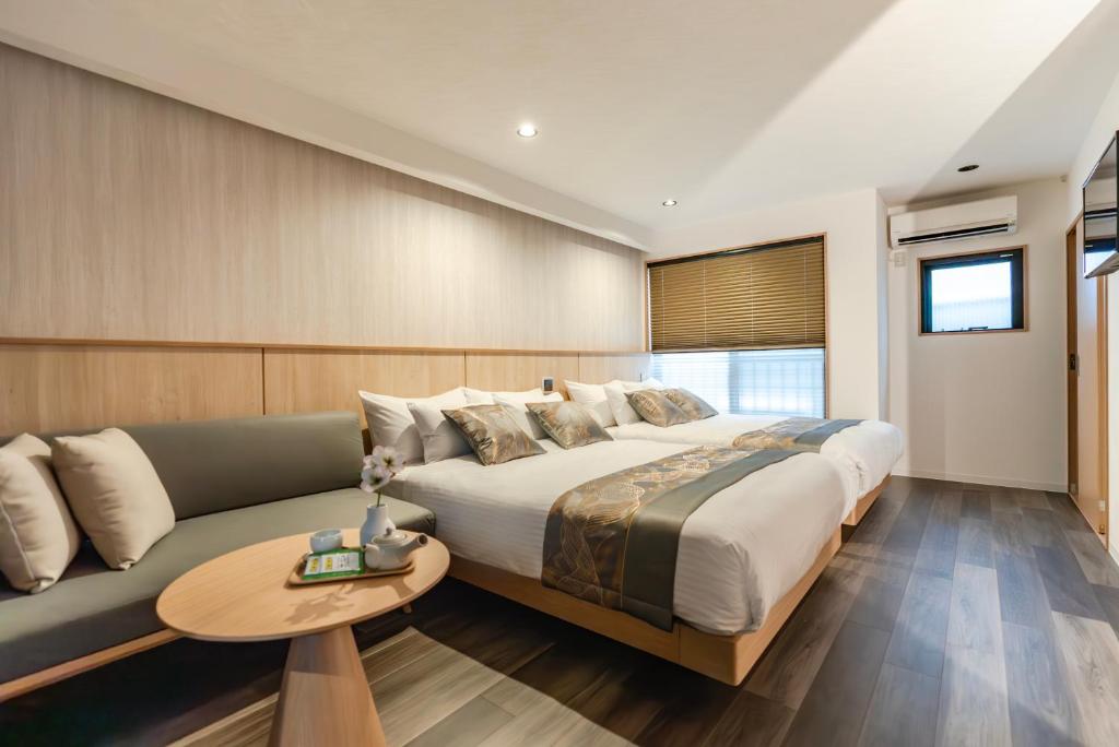 Gata-gun Hotel Dongben Shrine 19 - Highlights and Location