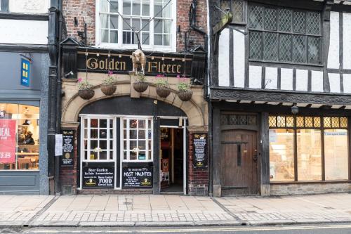 Golden Fleece York - Hotel Location and Surroundings