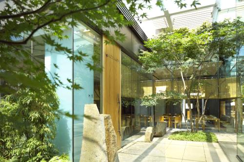 Grand Hyatt Tokyo - Hotel Location and Accessibility