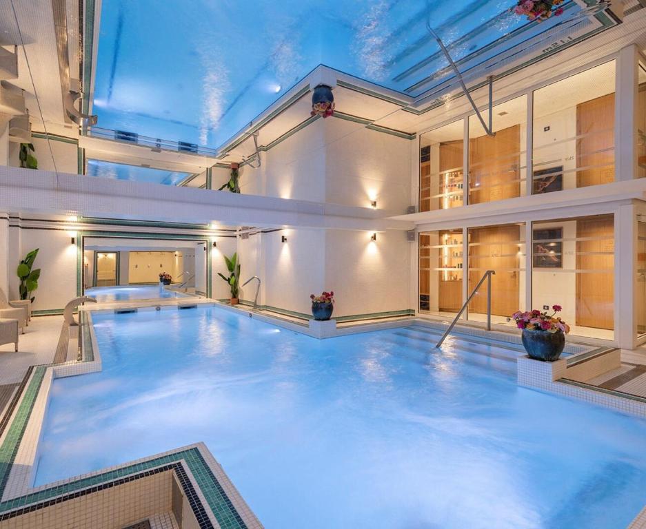 Grand Tonic Hotel & SPA NUXE - Location and Accessibility