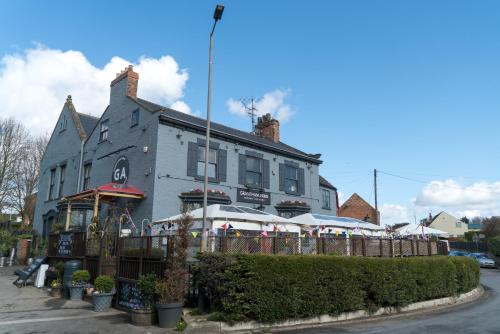 Grantham Arms - Hotel Location and Accessibility
