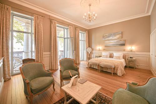 Grattequina Castle Hotel - Hotel Overview and Location