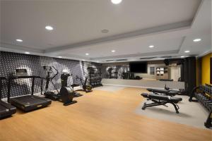 Hampton By Hilton London City - Accommodations and Amenities