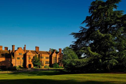 Hanbury Manor Marriott Hotel & Country Club - Hotel Overview and Location
