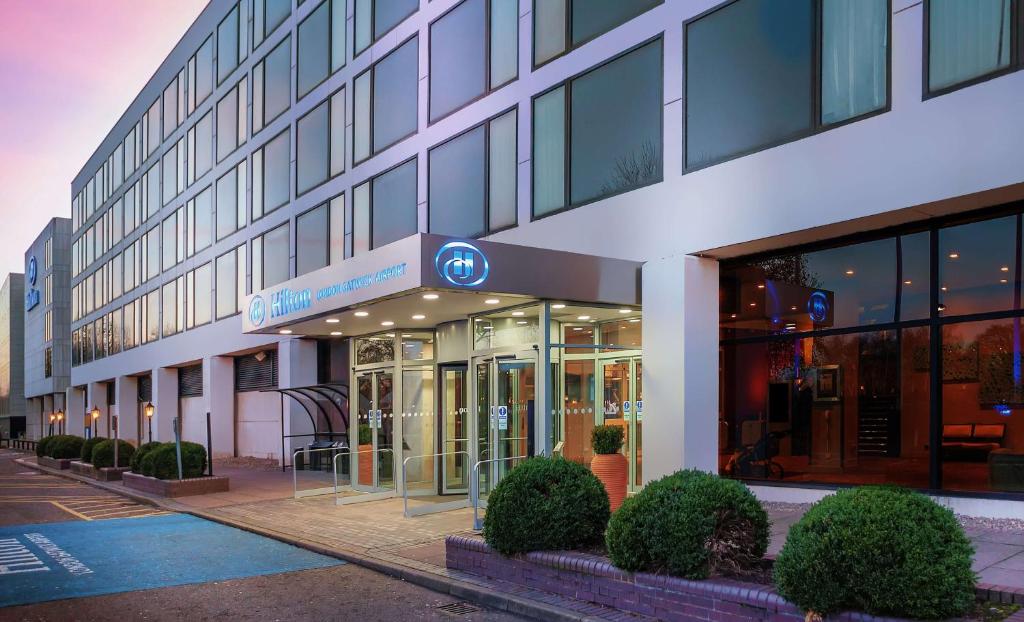 Hilton London Gatwick Airport - Hotel Overview and Location