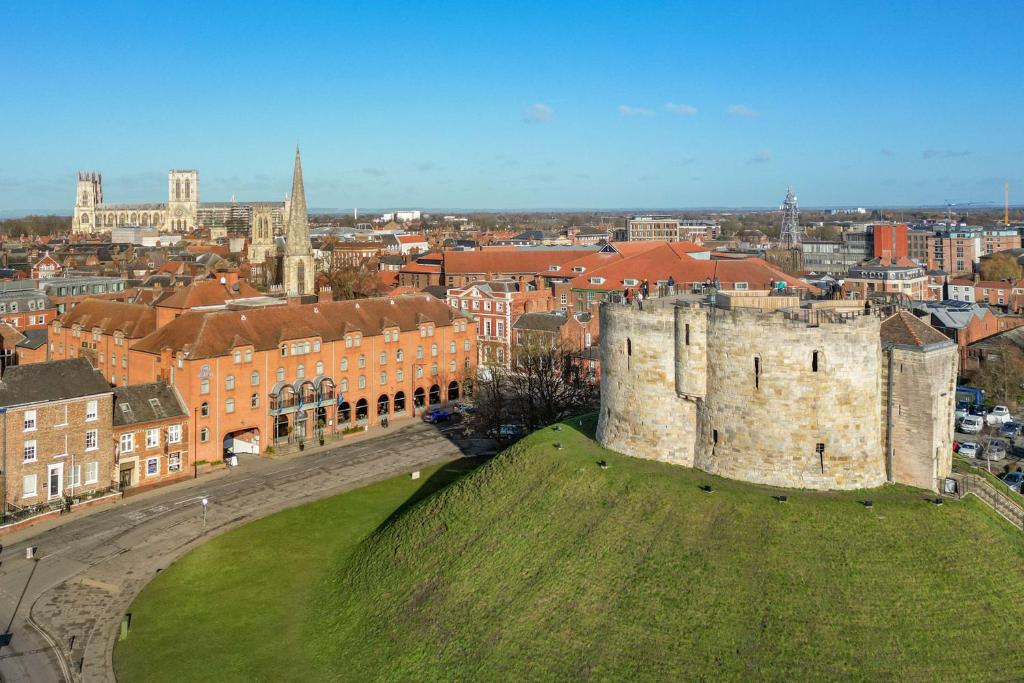 Hilton York - Overview and Location