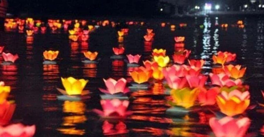 Hoai River Boat Trip With Release Lantern in Hoi an by Night
