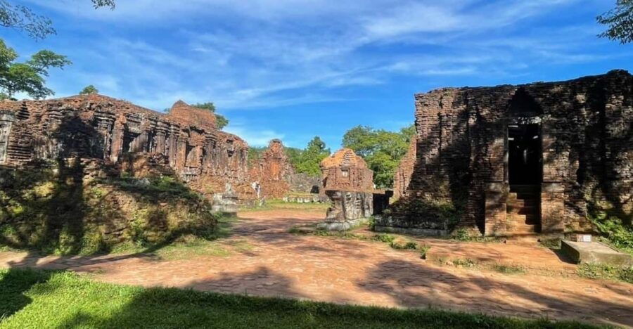 Hoi an : Early My Son Sanctuary Guided Tour With Breakfast