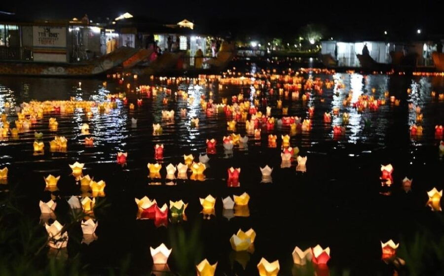 Hoi An: Floating Flower Lantern River Boat Ride at Night