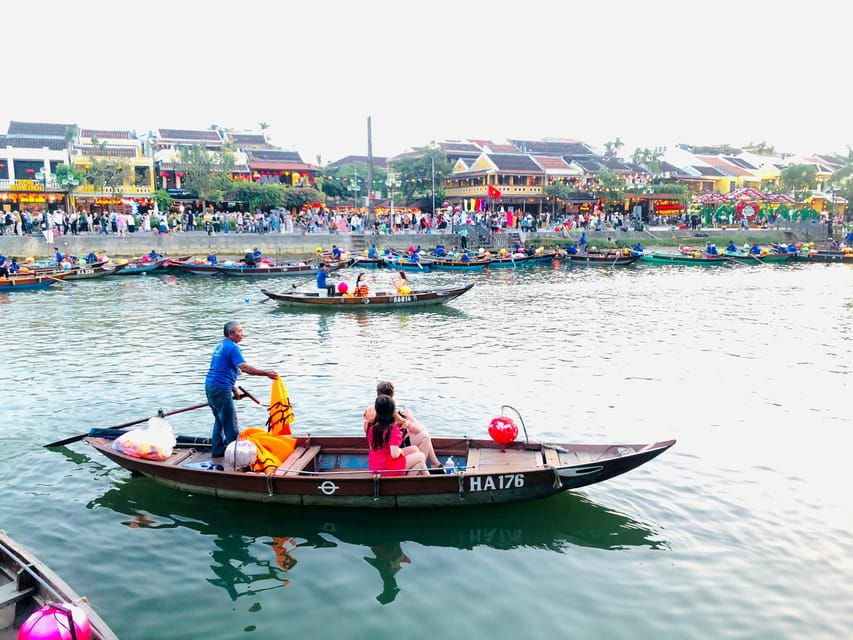 Hoi An: Hoai River Boat Trip by Night and Floating Lantern