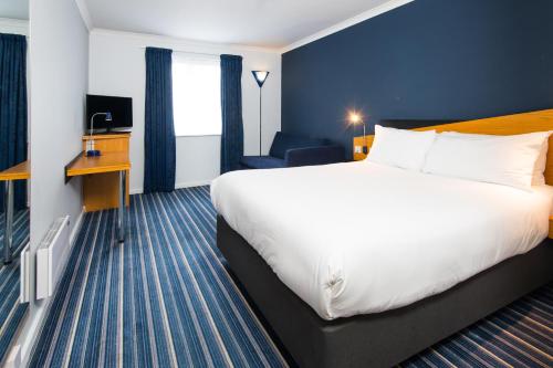 Holiday Inn Express Manchester East, an IHG Hotel - Hotel Overview and Location