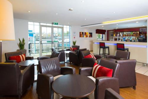 Holiday Inn Express Manchester - Salford Quays, an IHG Hotel - Convenient Location and Accessibility