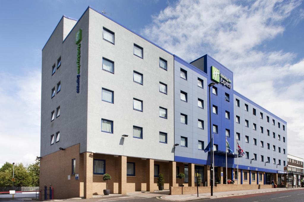 Holiday Inn Express Park Royal, an IHG Hotel - Hotel Overview