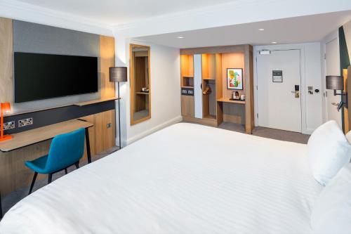 Holiday Inn Reading South M4 Jct 11, an IHG Hotel - Location and Accessibility