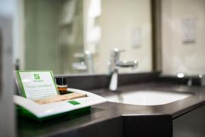 Holiday Inn Stoke on Trent M6 Jct15, an IHG Hotel - Dining and Culinary Options