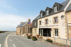 Hostellerie De La Pointe Saint-Mathieu - SPA & Restaurant - Hotel Overview and Location