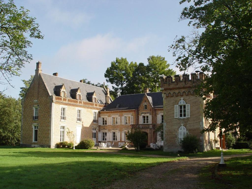 Hostellerie Du Château Les Muids - Magnificent 18th-Century Castle