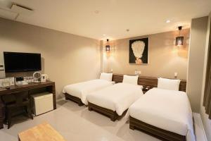 Hotel 88 Shinsaibashi - Convenient Location Near Iconic Landmarks