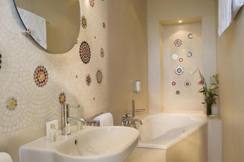 Hotel Aiglon - Overview of Hotel Aiglon