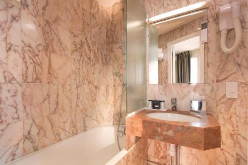 Hotel Albert 1er Paris Lafayette - Hotel Overview