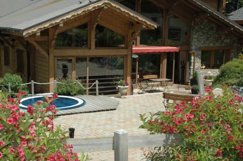 Hotel and Chalet By the Fireplace Chilly Powder - Overview of Chilly Powder