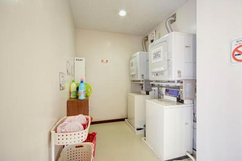 Hotel Azat Naha - Location and Accessibility