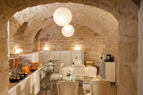 Hotel Caron Le Marais - Accommodations and Amenities