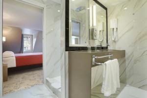 Hotel Concortel Paris - Room Features and Amenities