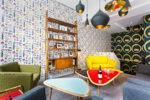 Hotel Crayon Rouge - Location and Accessibility